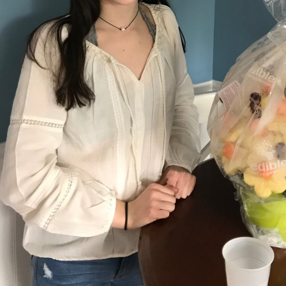 White abercrombie & fitch top - Picture 2 of 4